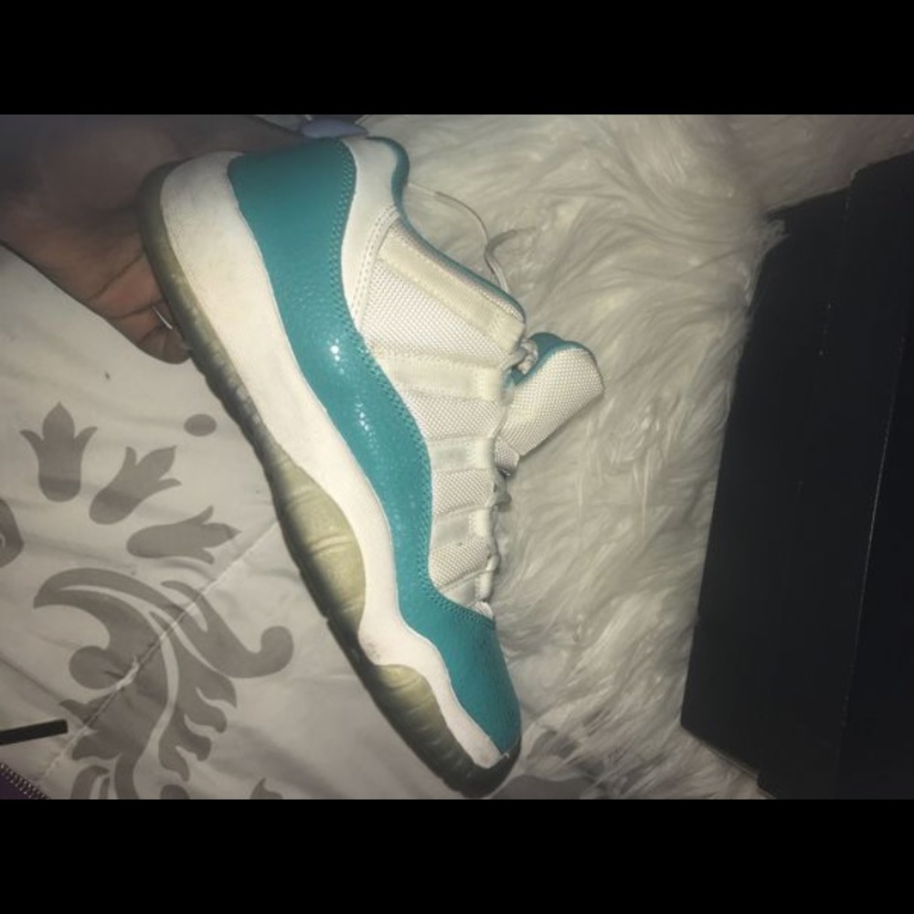 Air Jordan 11 Low Aqua